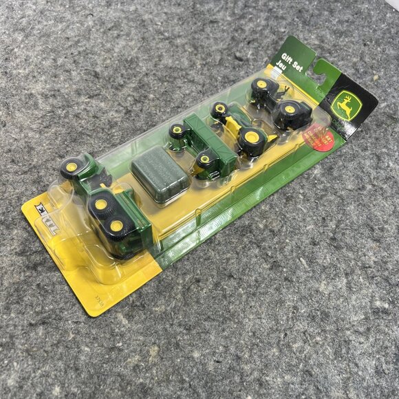 ERTL JOHN DEERE 1/64TH SCALE 5 PIECE 2009 NEW GIFT SET #37538 Die Cast Chassis - Picture 7 of 7